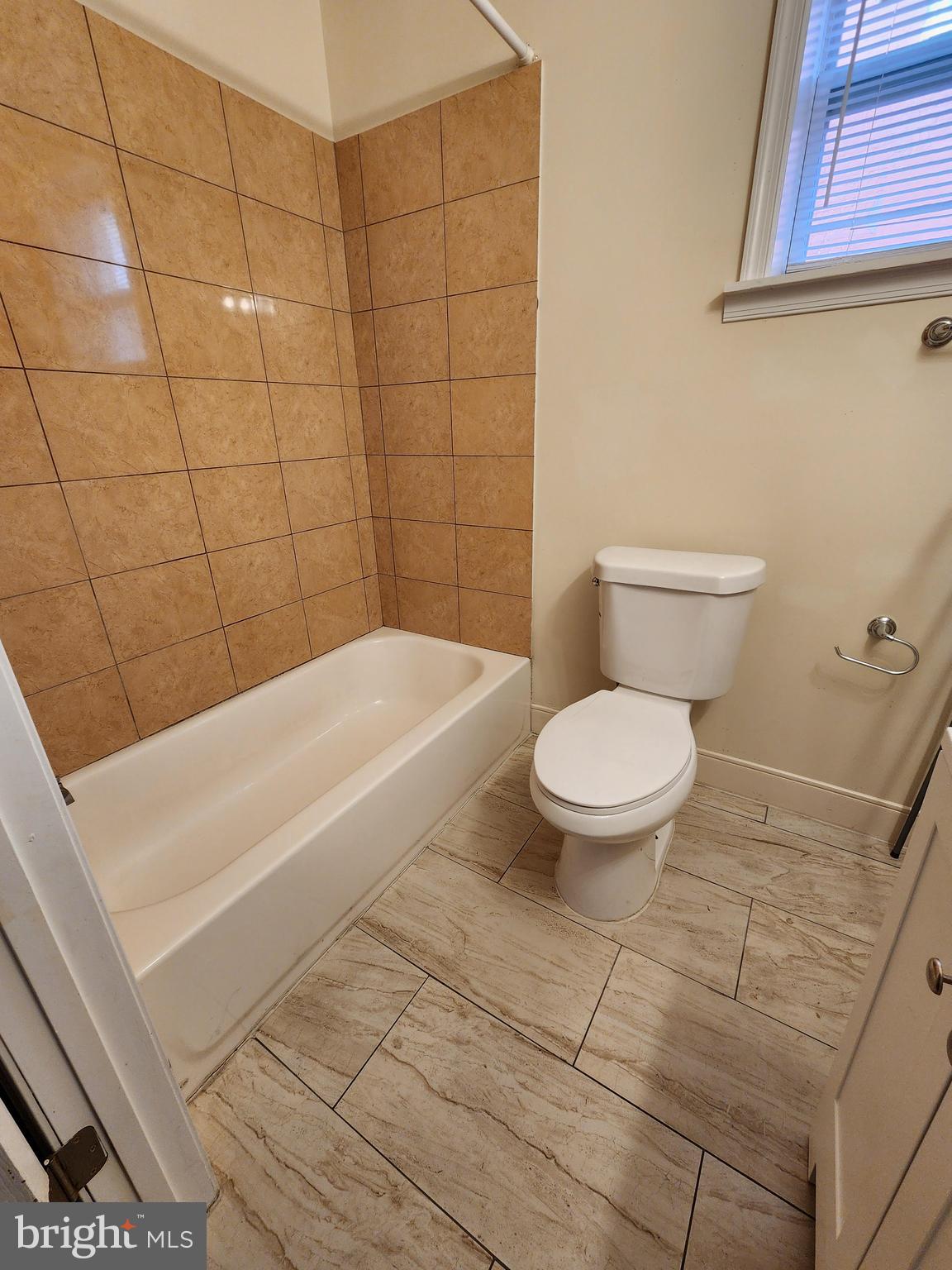 1420 N LUZERNE AVE #2