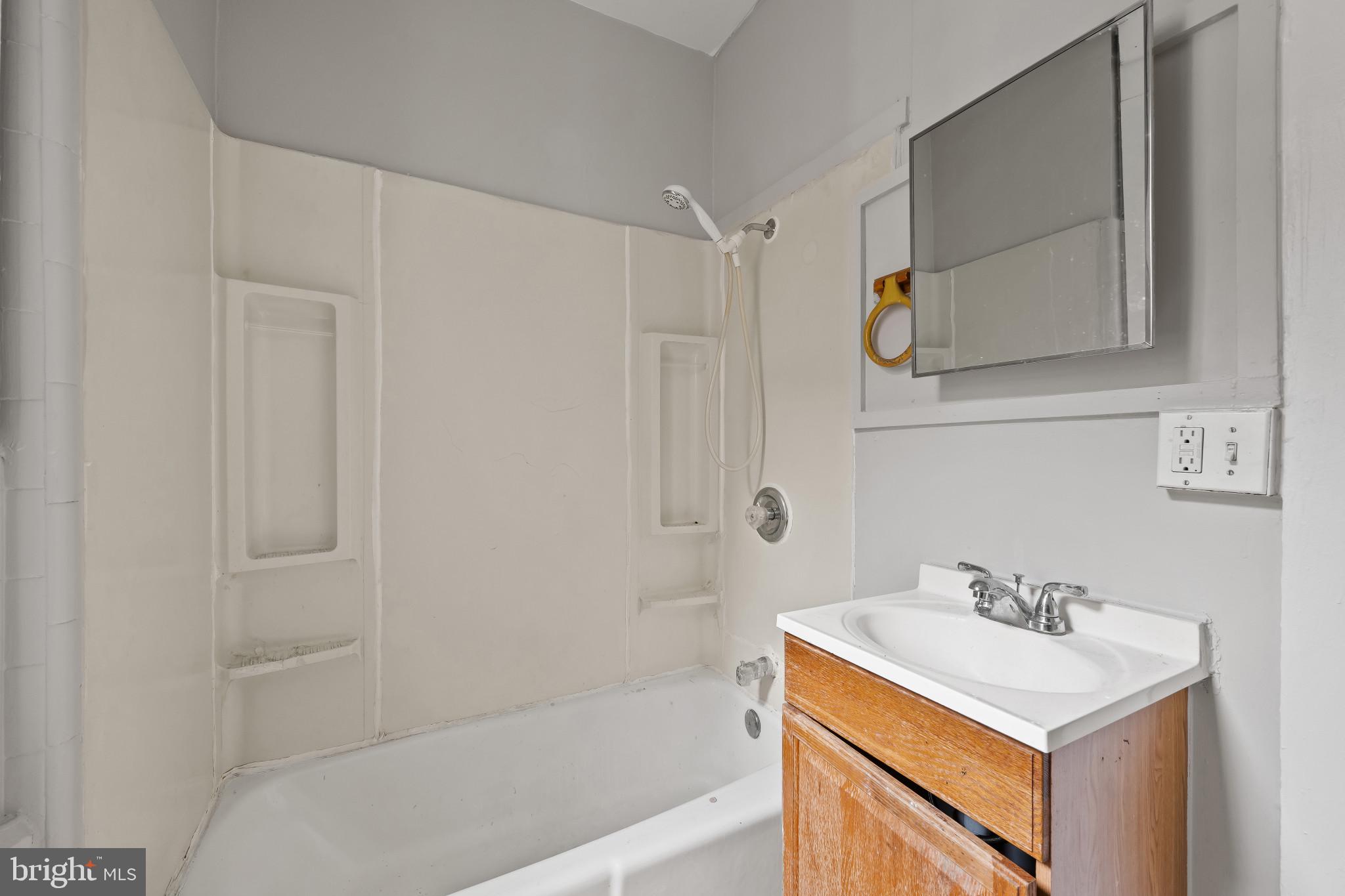 225 N Luzerne Ave #10 Homes Portfolio