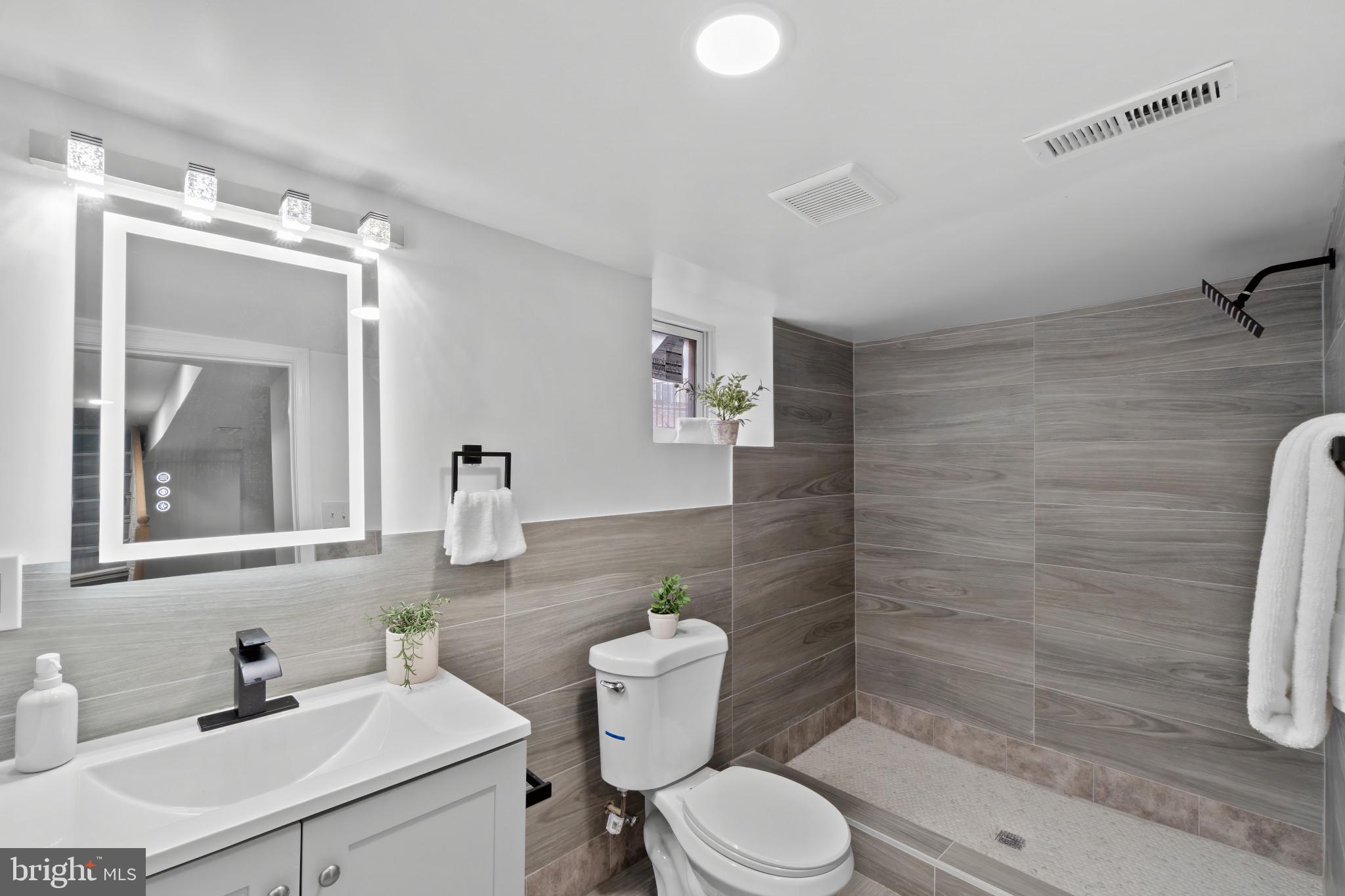 2226 N MONROE STREET N