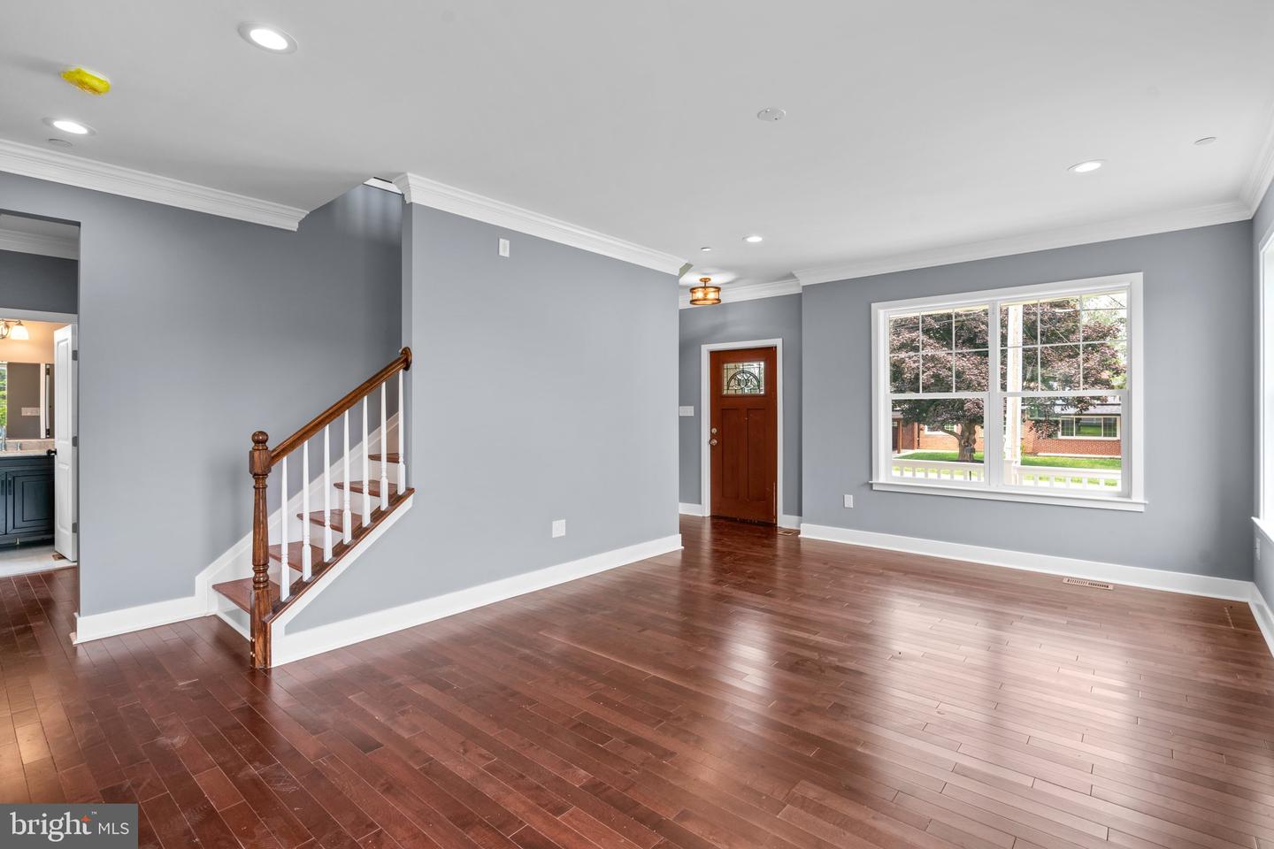 16 WALK AVENUE