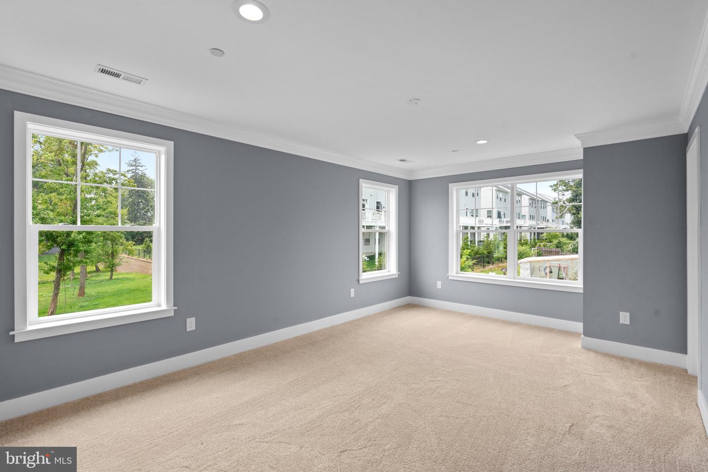 16 WALK AVENUE