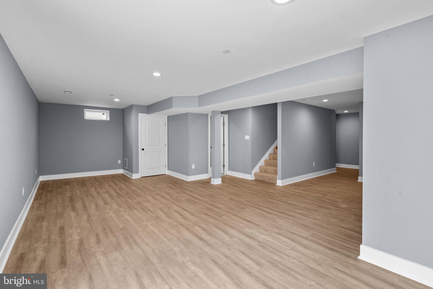 16 WALK AVENUE