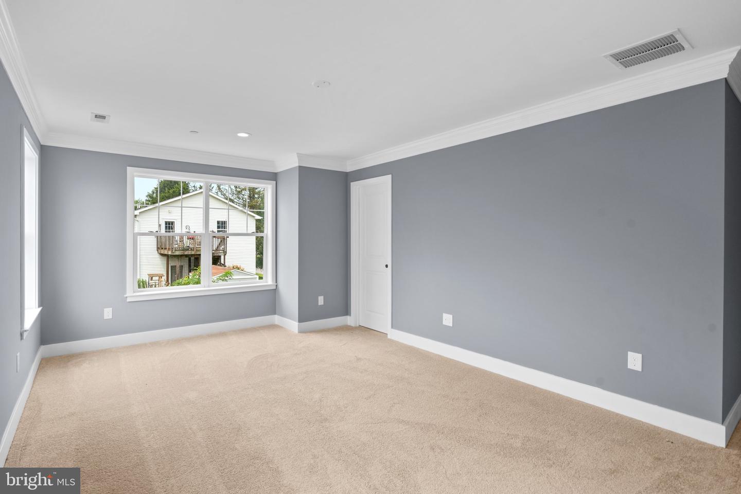 16 WALK AVENUE