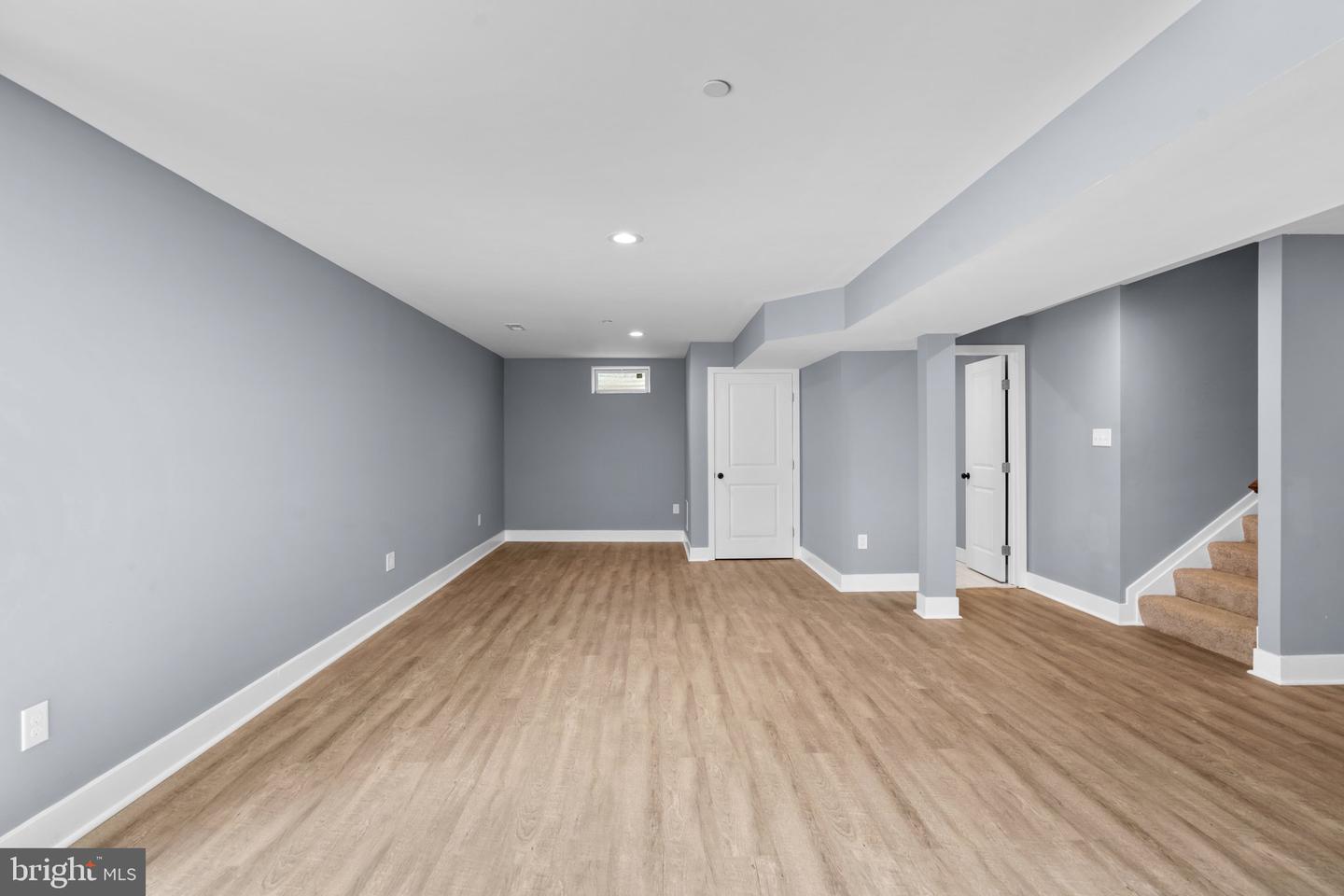 16 WALK AVENUE