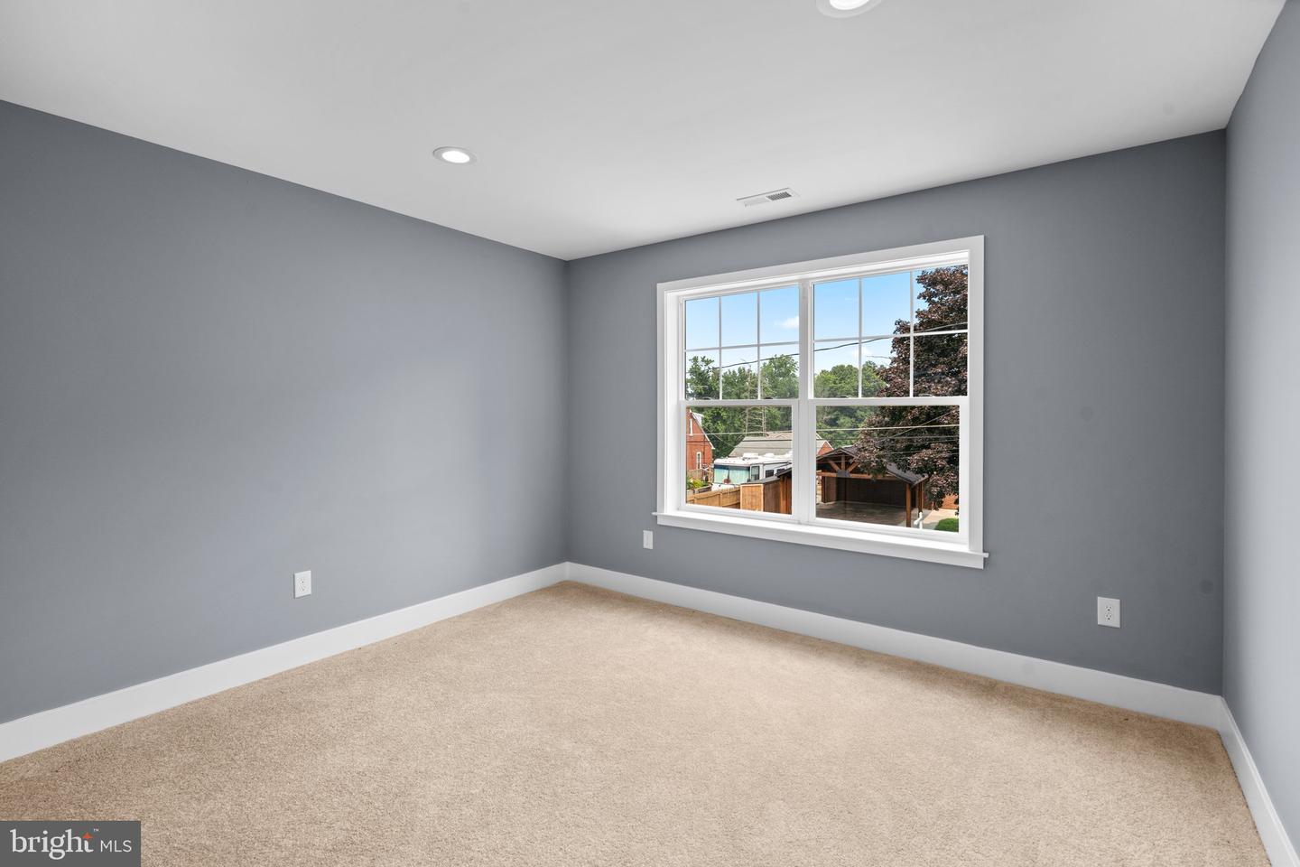 16 WALK AVENUE