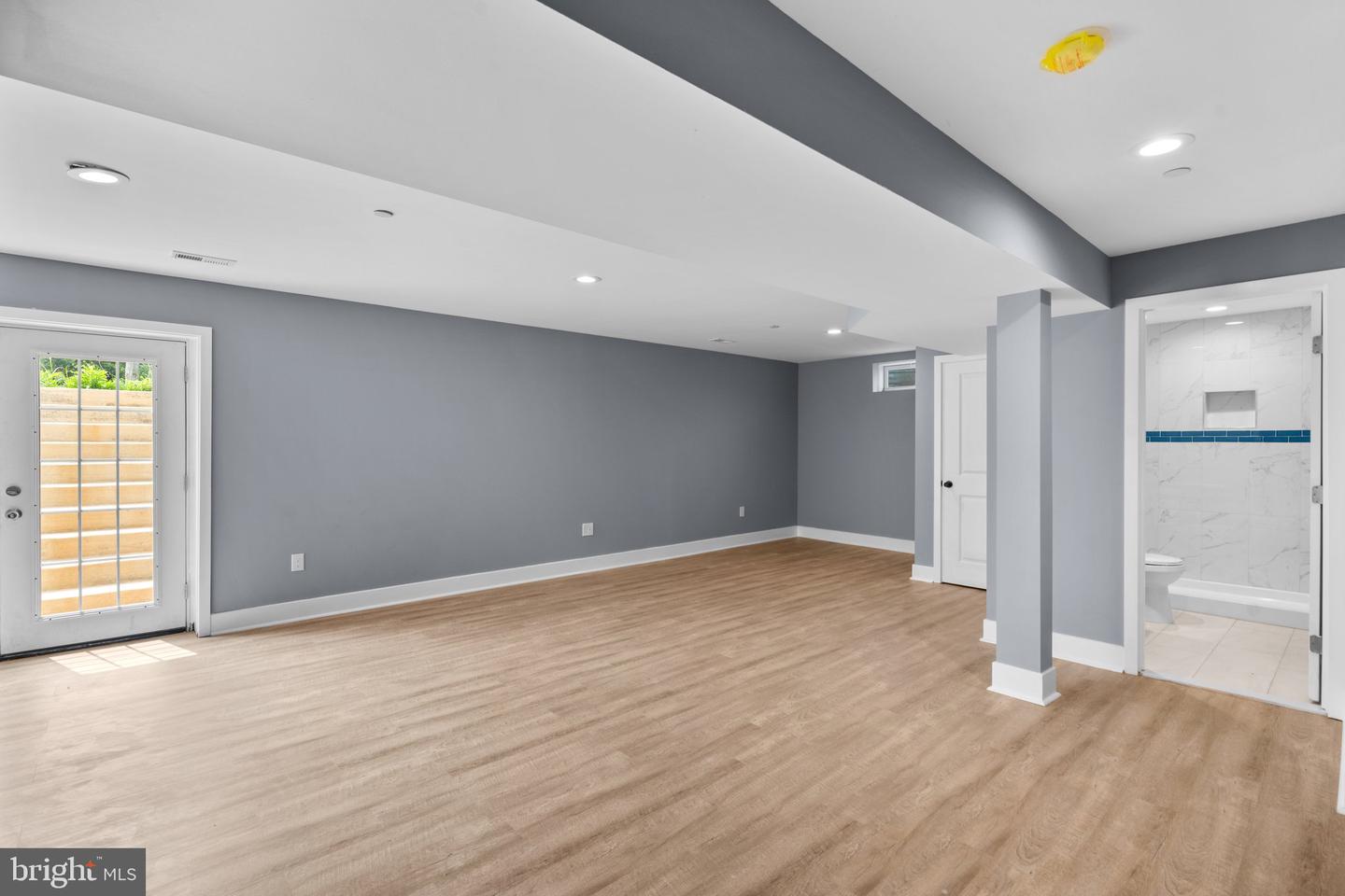 16 WALK AVENUE