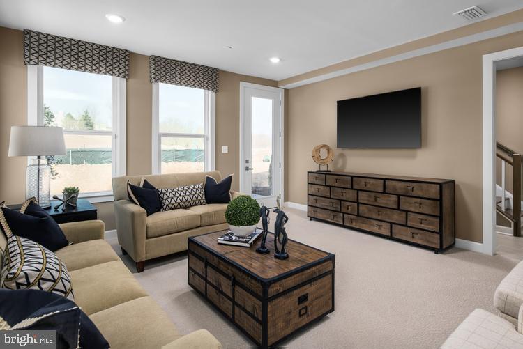 239 HICKORY HOLLOW COURT