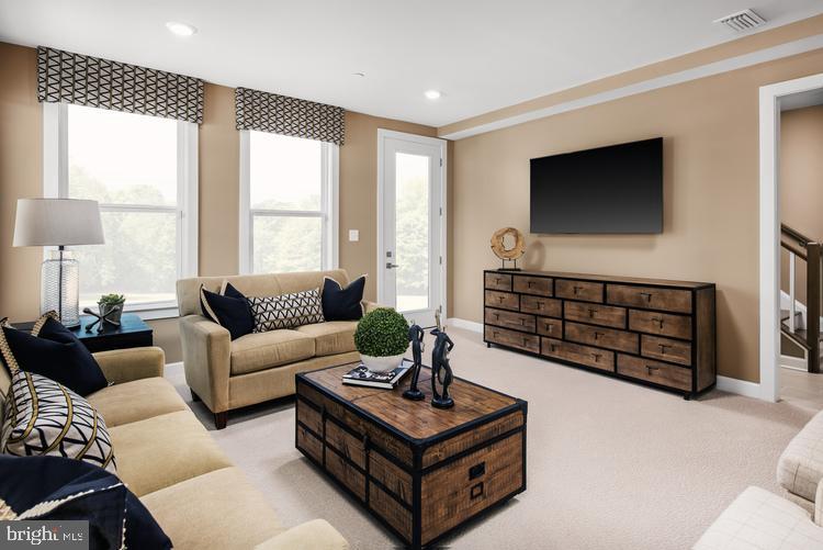 243 HICKORY HOLLOW COURT