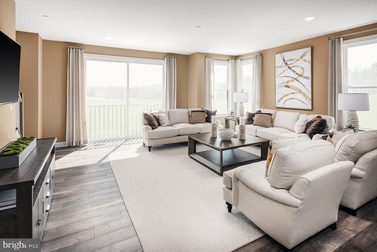 229 HICKORY HOLLOW COURT