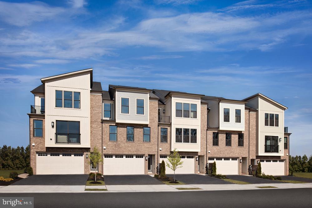 229 HICKORY HOLLOW COURT