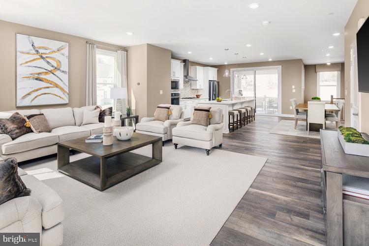 229 HICKORY HOLLOW COURT