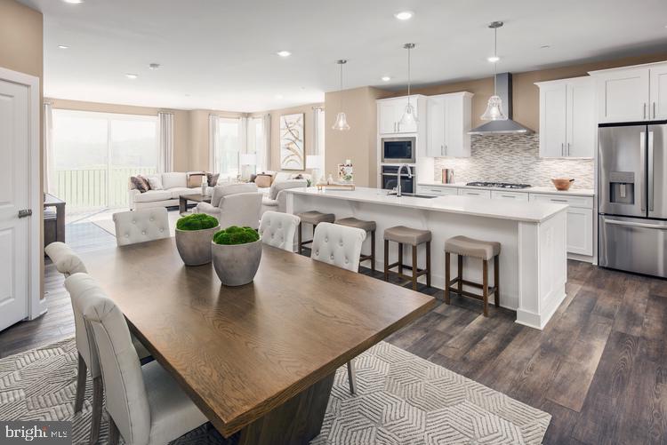 229 HICKORY HOLLOW COURT