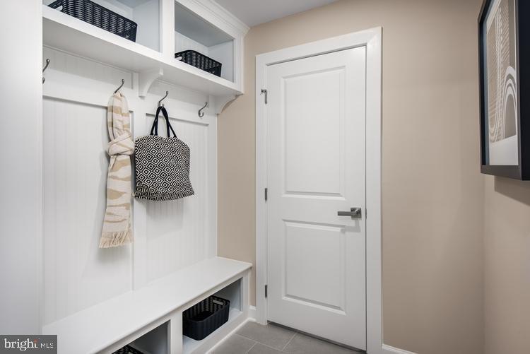 229 HICKORY HOLLOW COURT