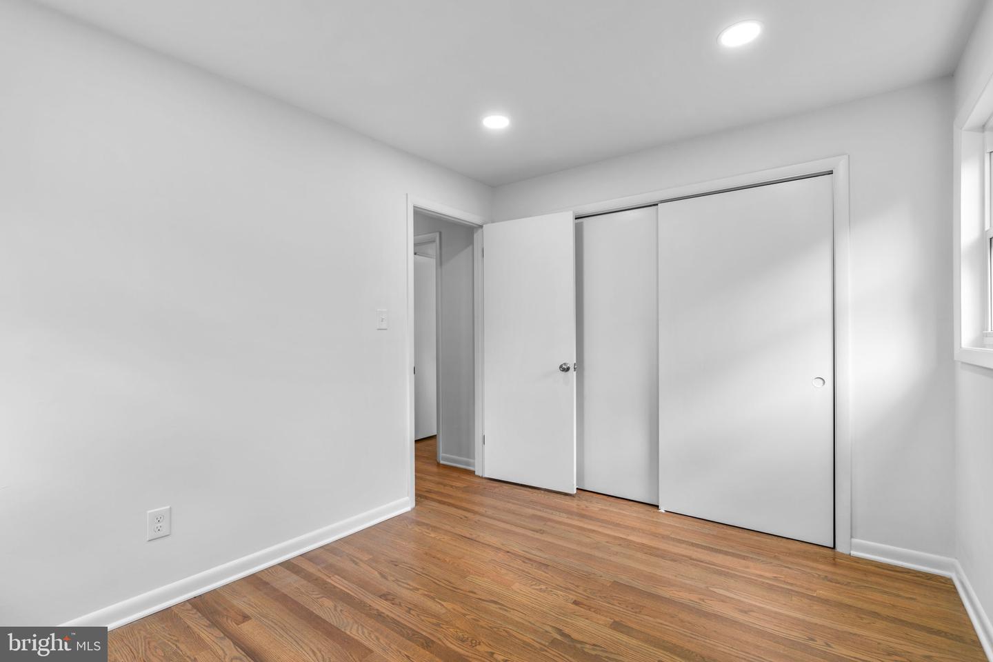 2101 N ROLLING ROAD