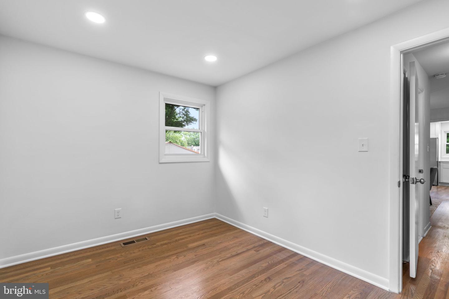 2101 N ROLLING ROAD