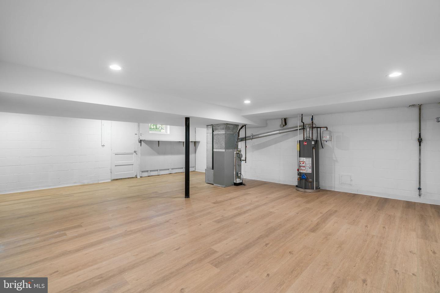 2101 N ROLLING ROAD