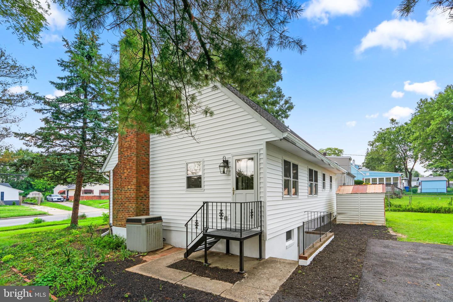 2101 N ROLLING ROAD