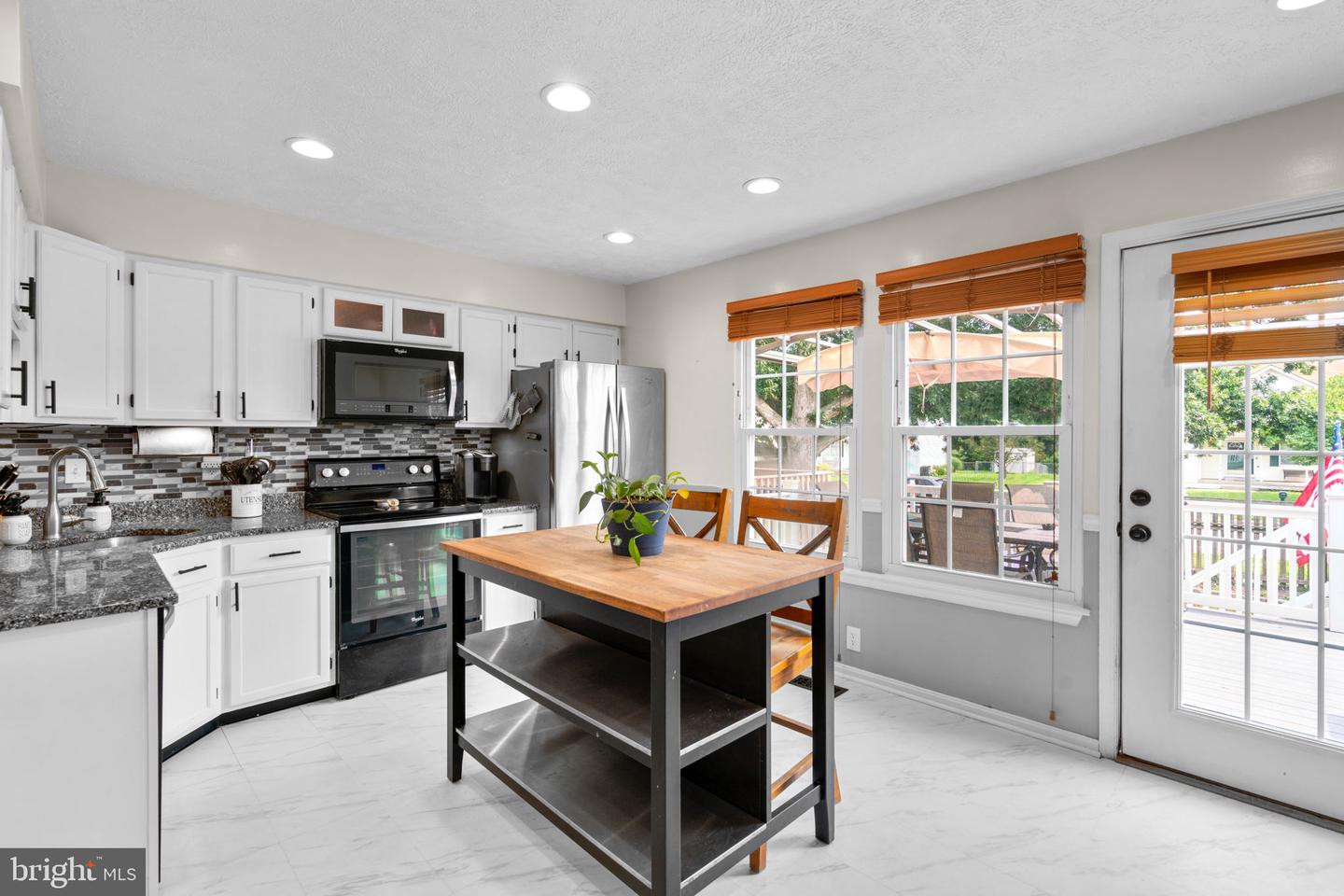 230 OAK LEAF WAY