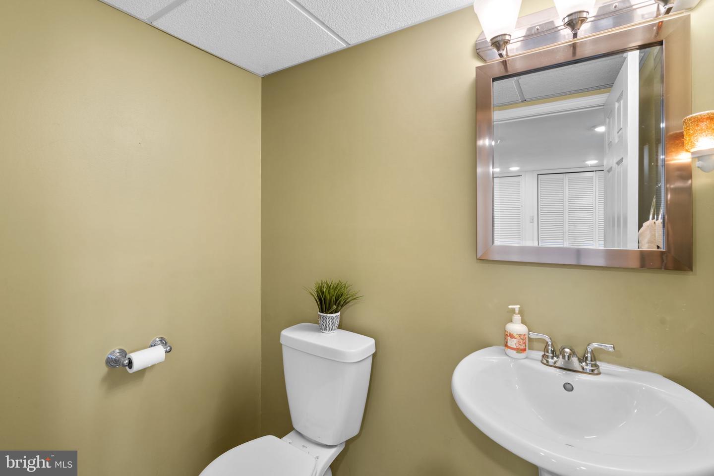 230 OAK LEAF WAY