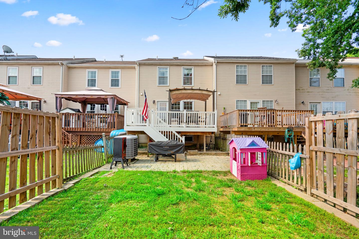 230 OAK LEAF WAY