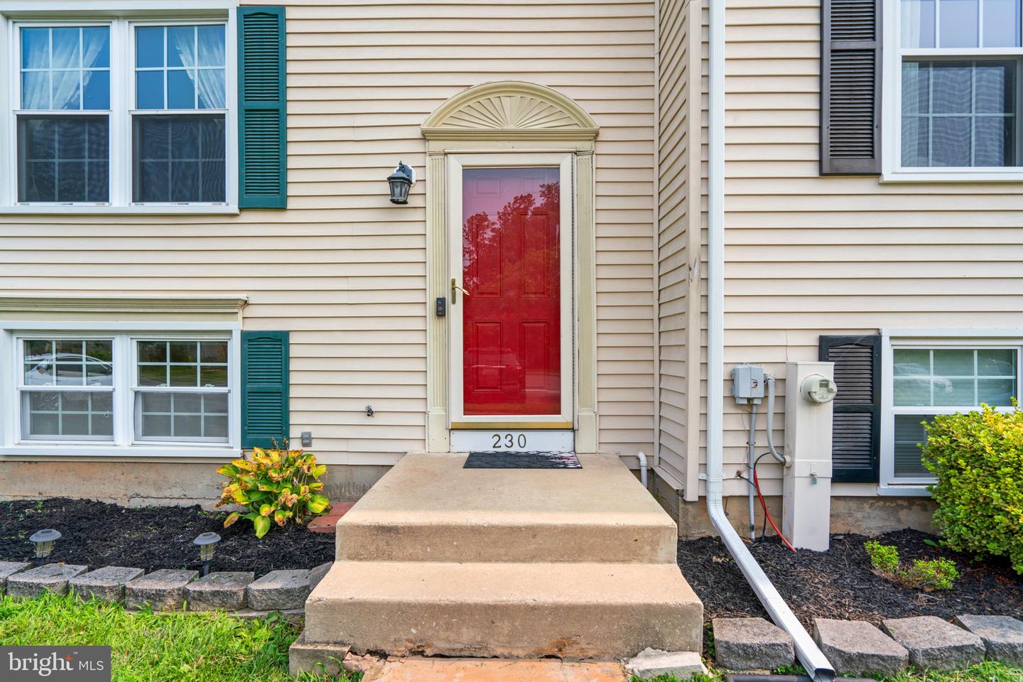230 OAK LEAF WAY