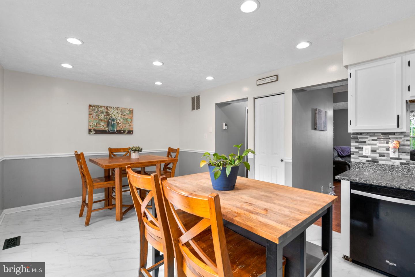 230 OAK LEAF WAY