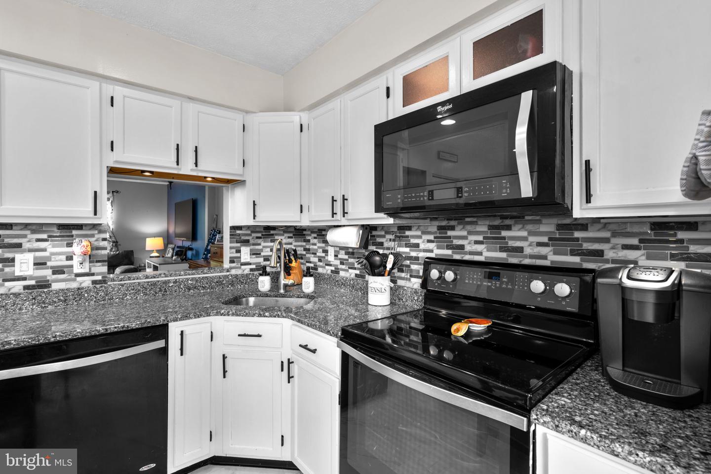 230 OAK LEAF WAY