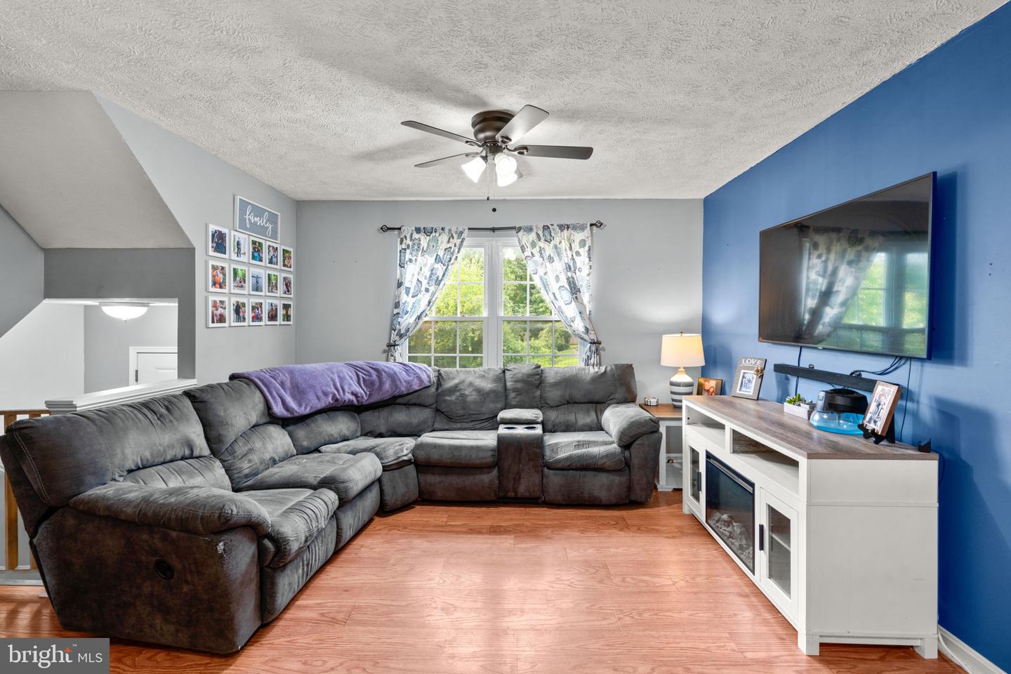 230 OAK LEAF WAY