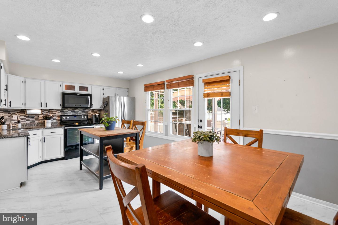 230 OAK LEAF WAY