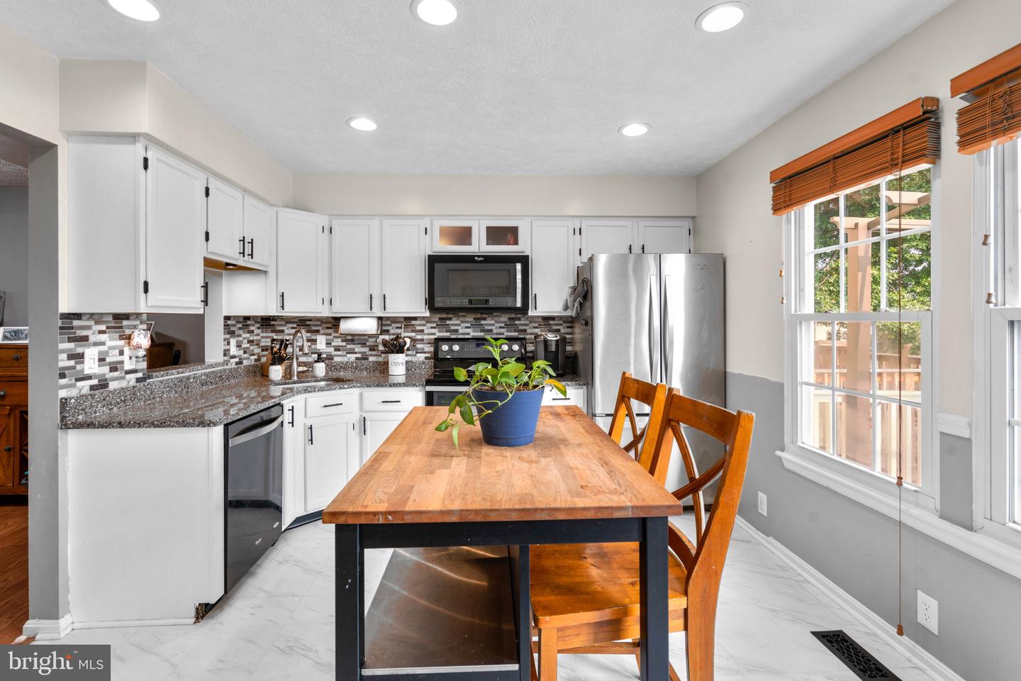 230 OAK LEAF WAY