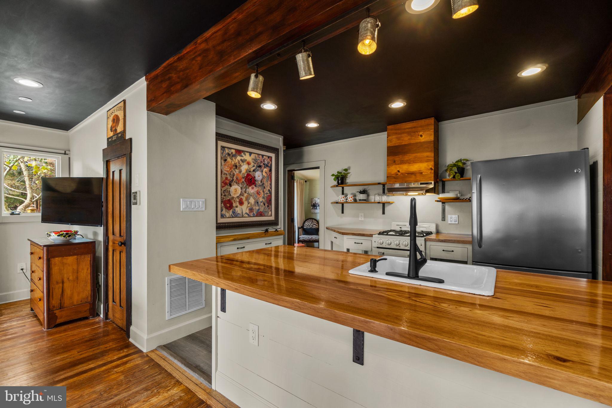 15423 & 15421 York ROAD