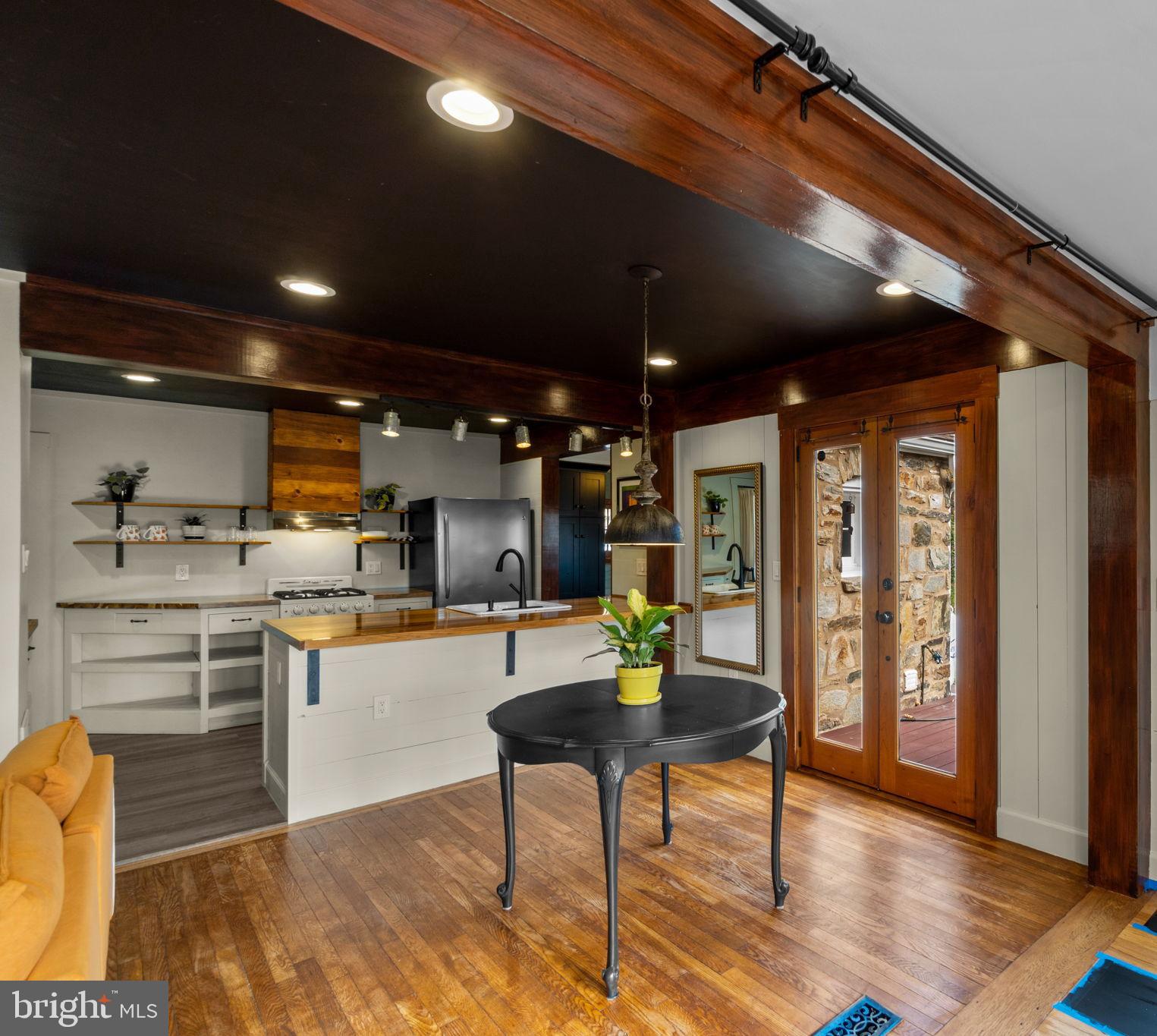 15423 & 15421 York ROAD