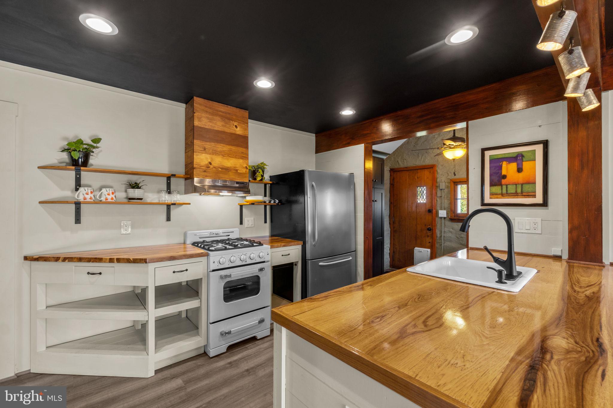 15423 & 15421 York ROAD