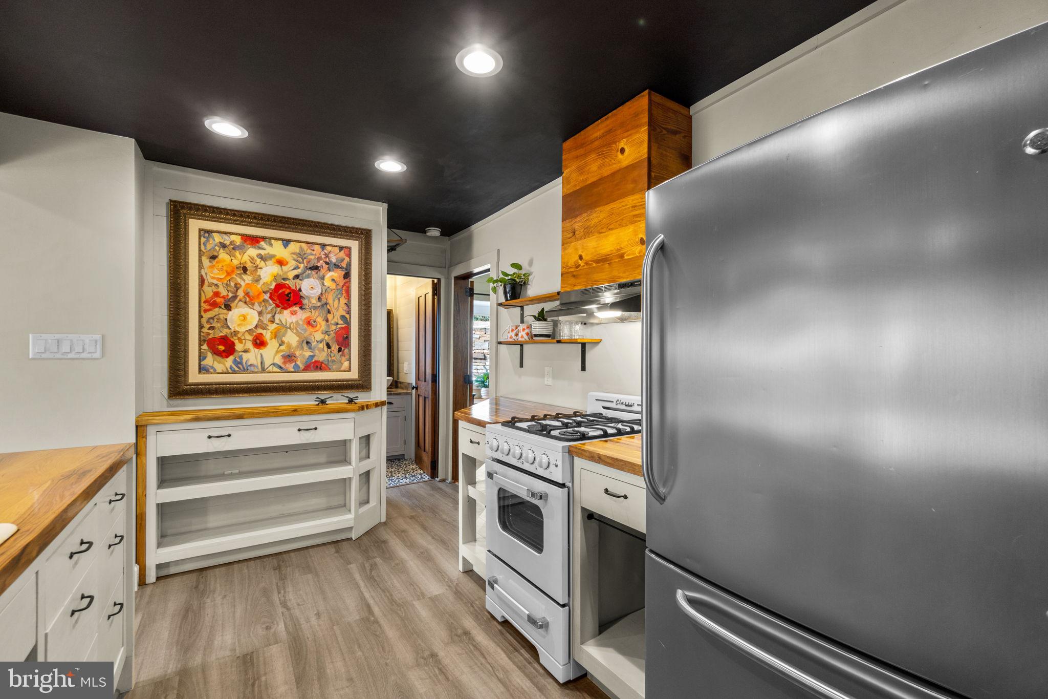 15423 & 15421 York ROAD