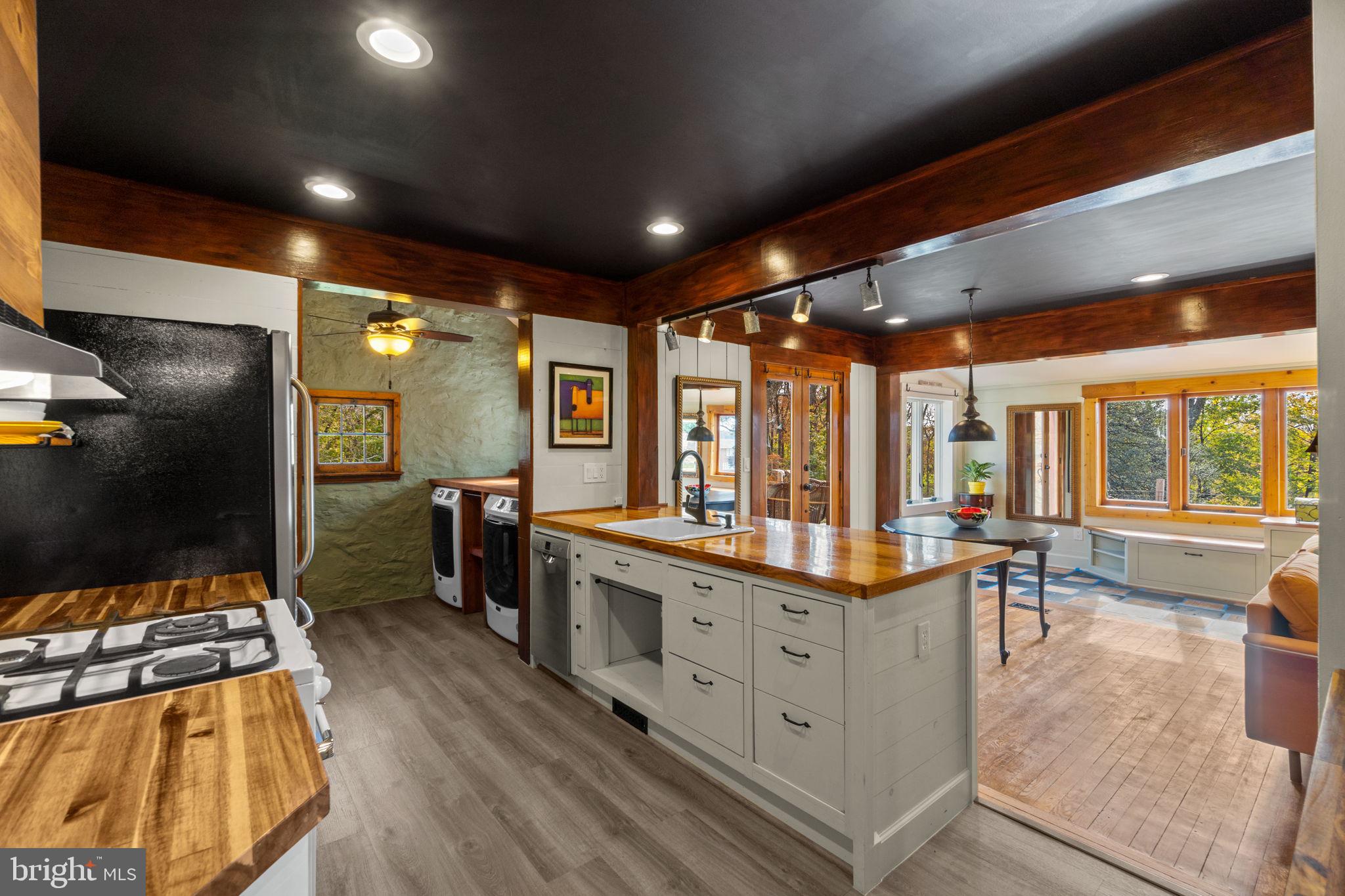 15423 & 15421 York ROAD