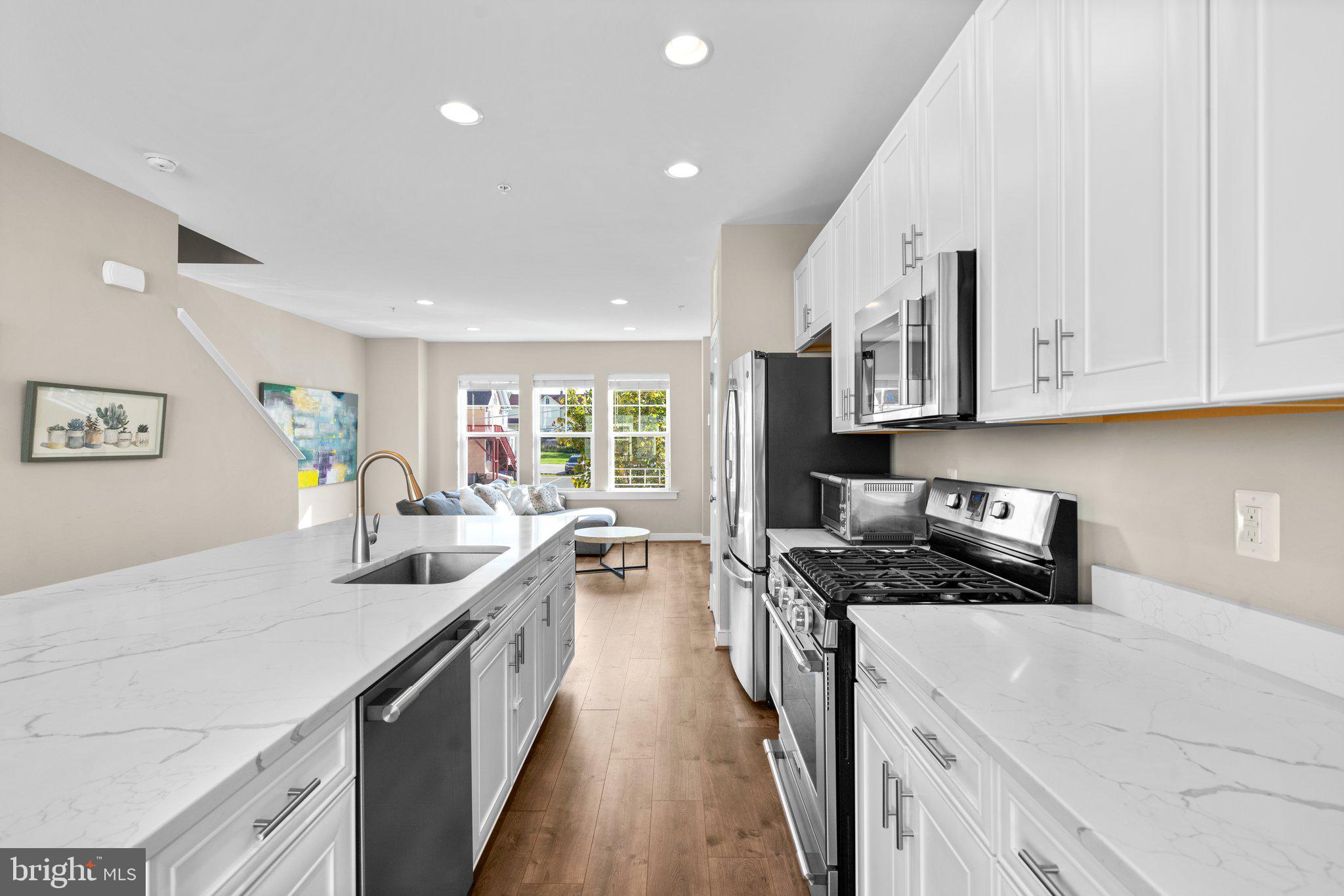 425 E Jefferson AVENUE