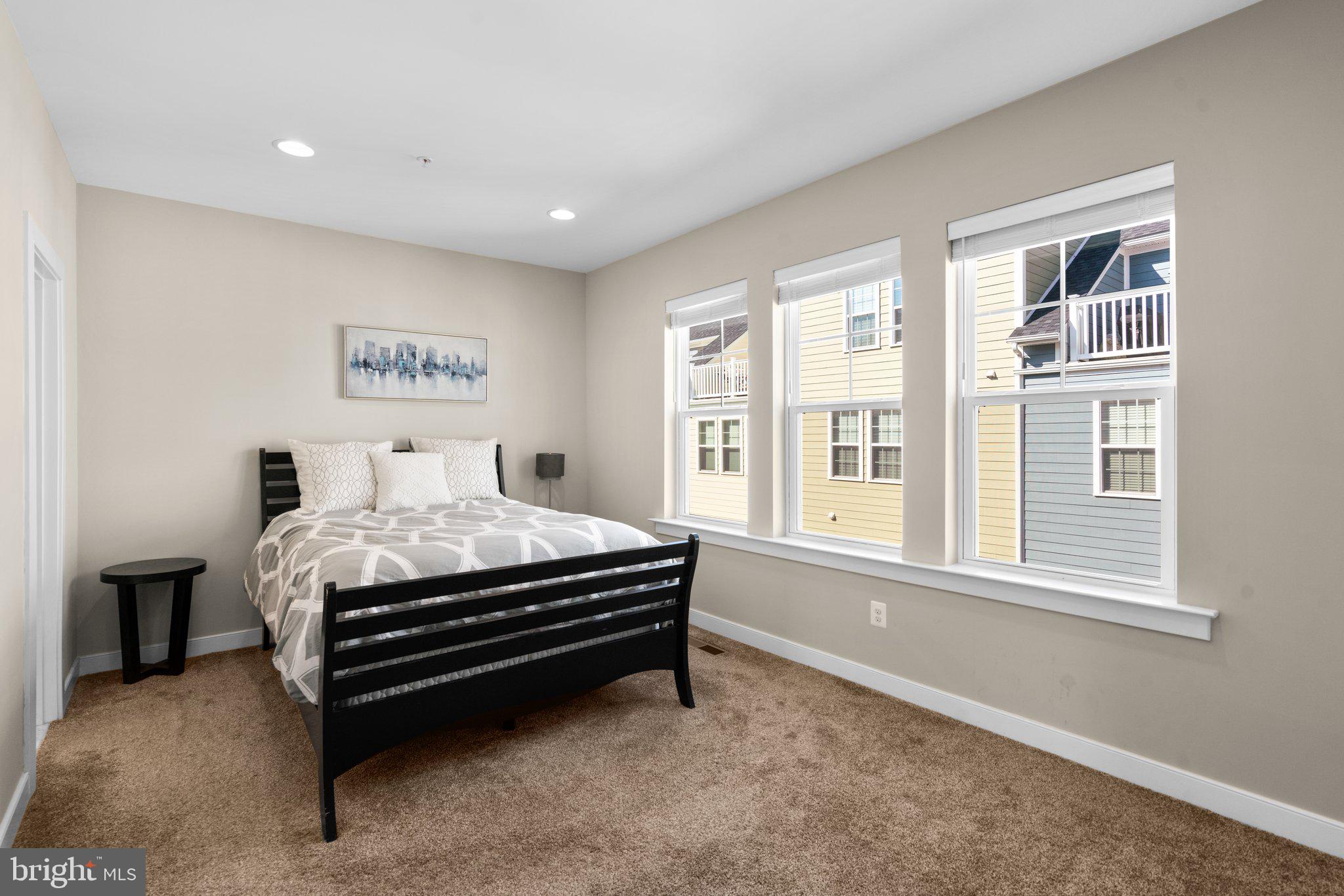 425 E Jefferson AVENUE