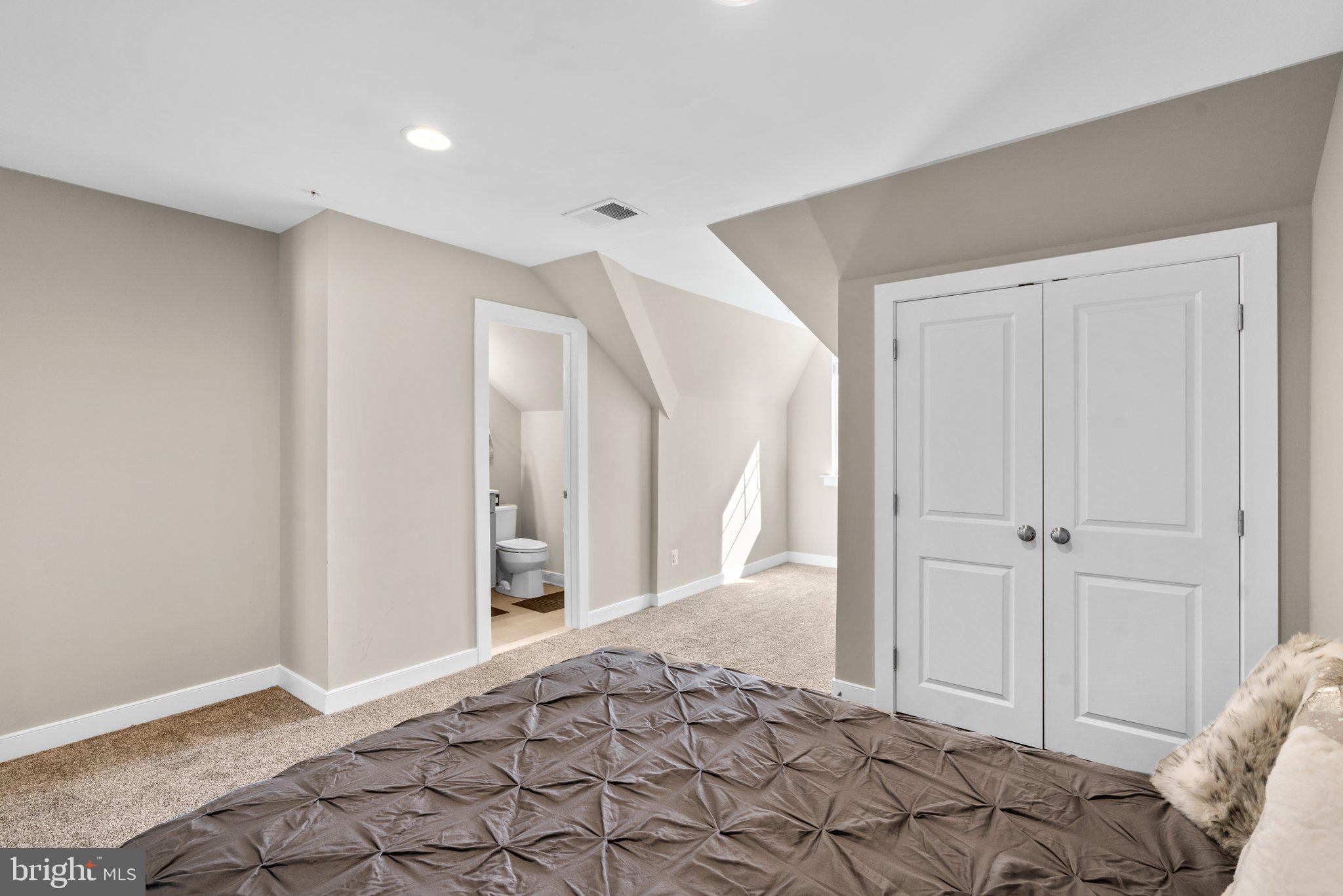 425 E Jefferson AVENUE