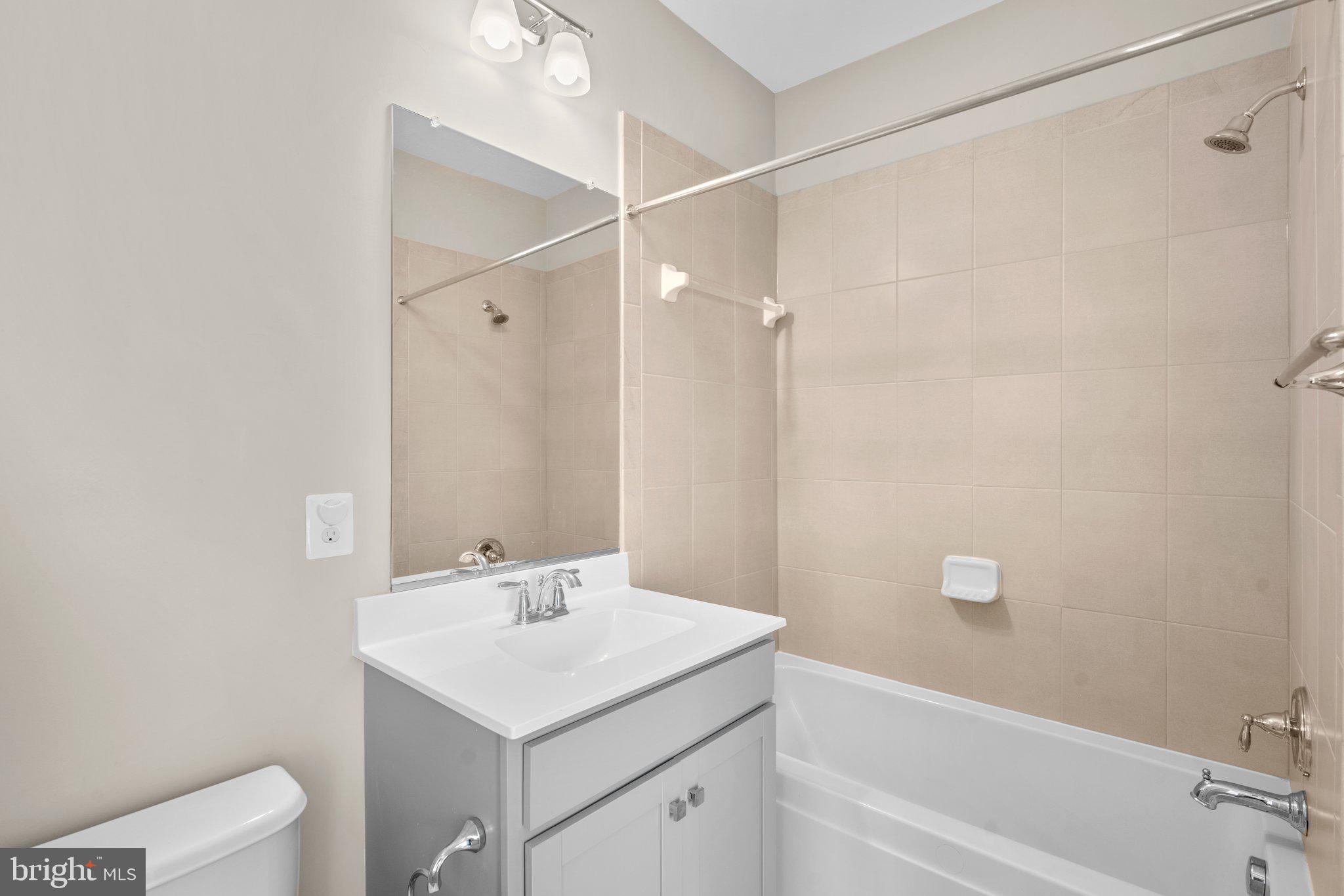 425 E Jefferson AVENUE