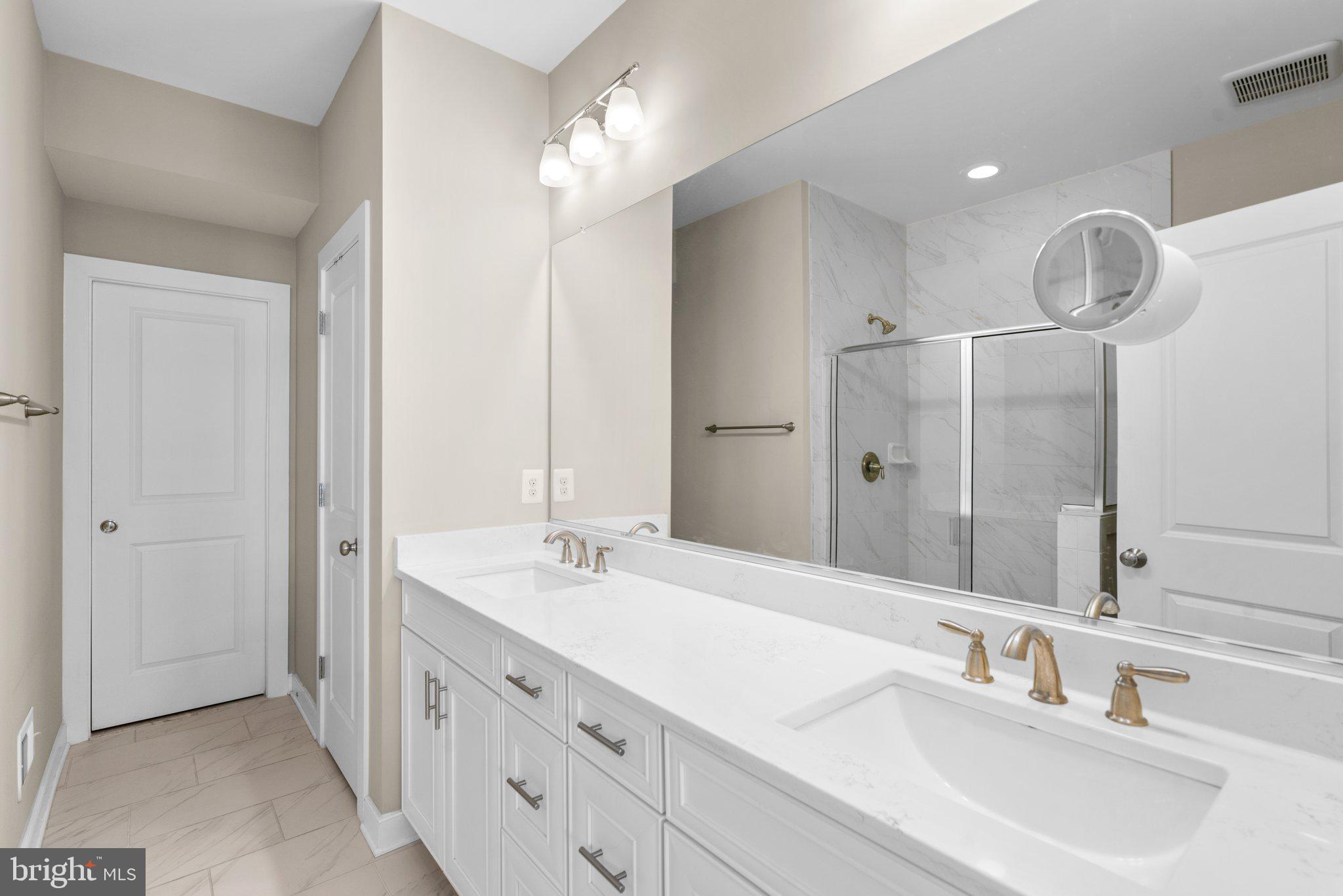 425 E Jefferson AVENUE