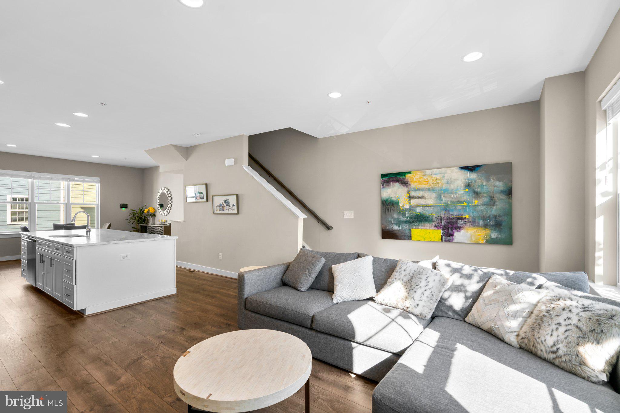 425 E Jefferson AVENUE