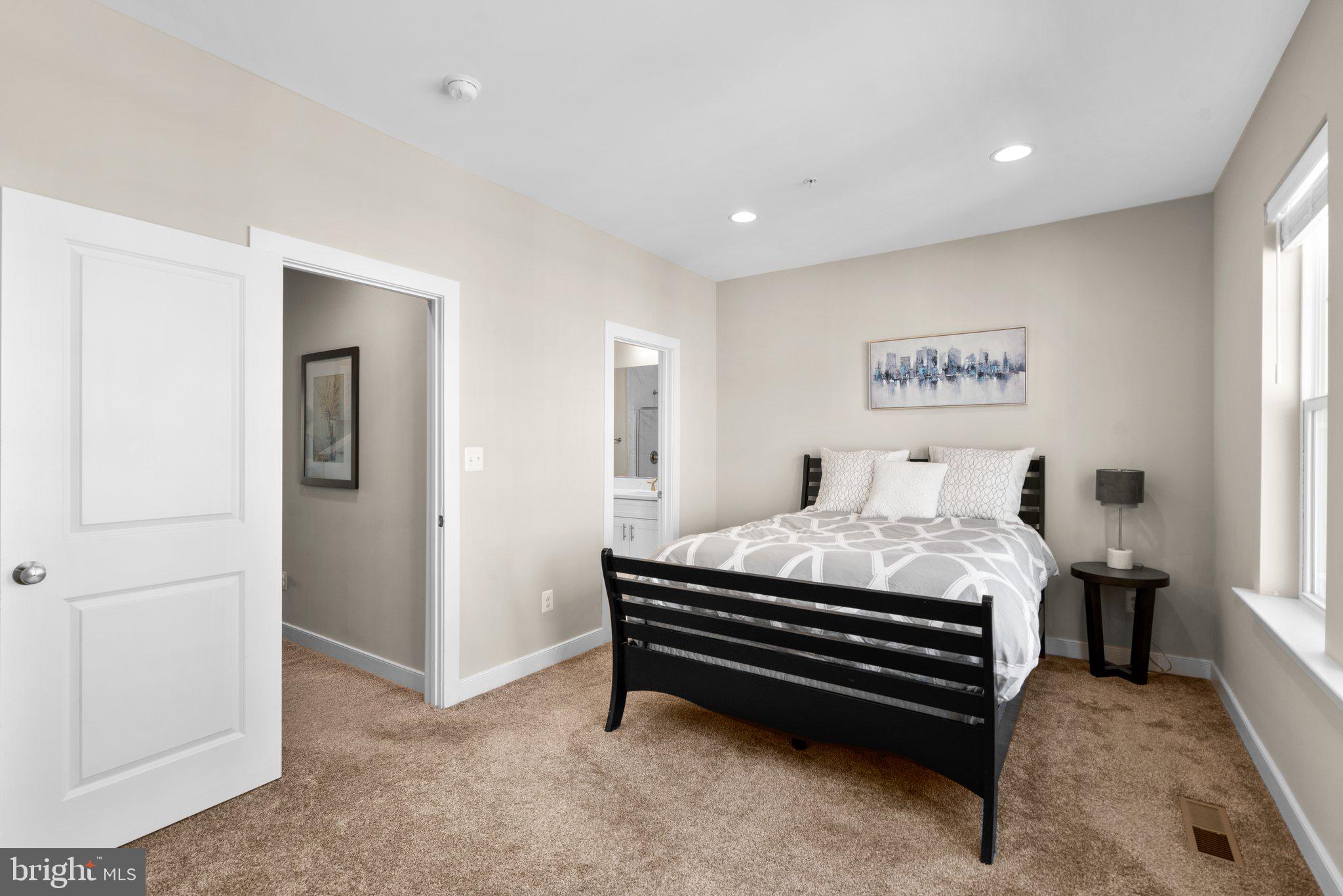 425 E Jefferson AVENUE