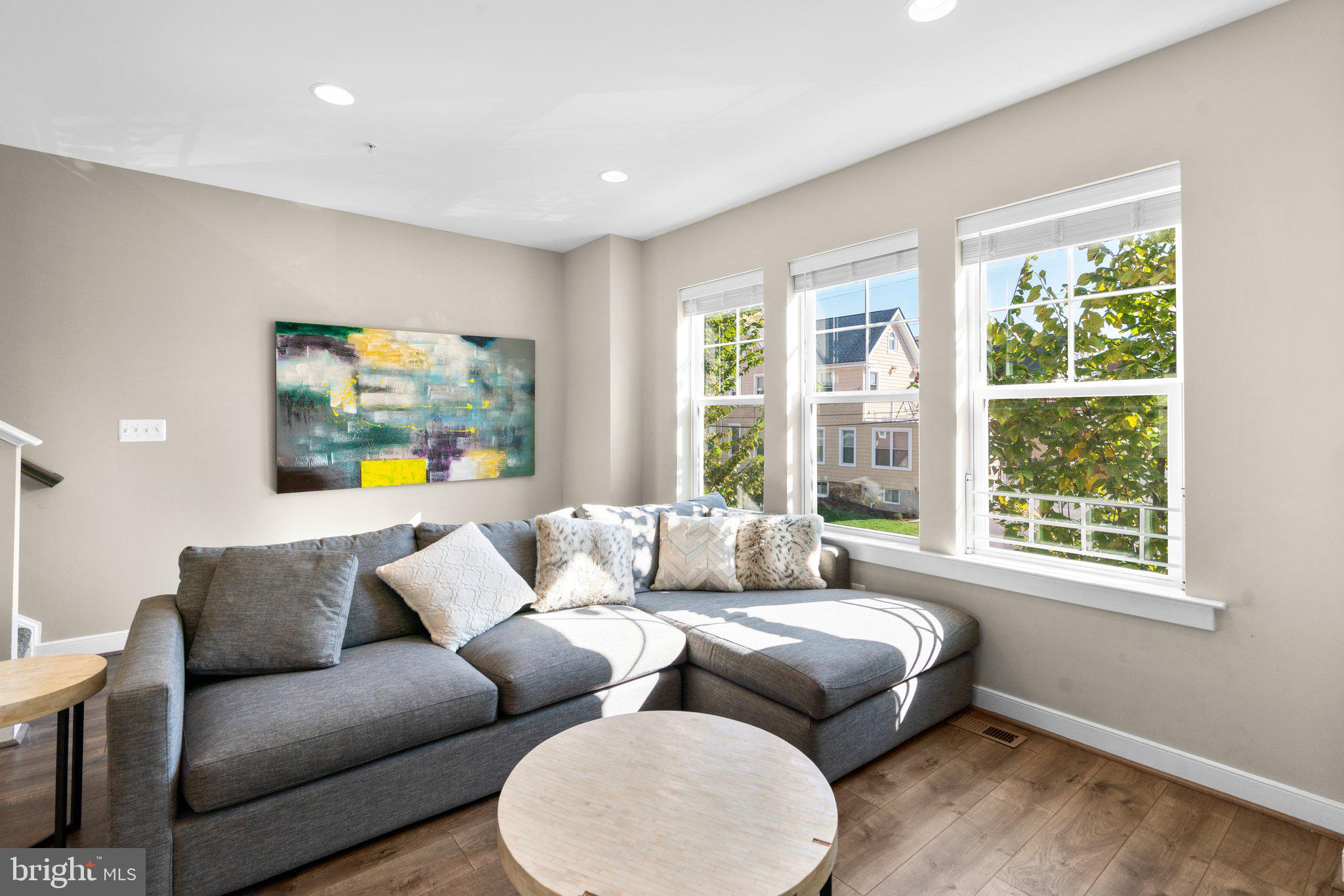 425 E Jefferson AVENUE