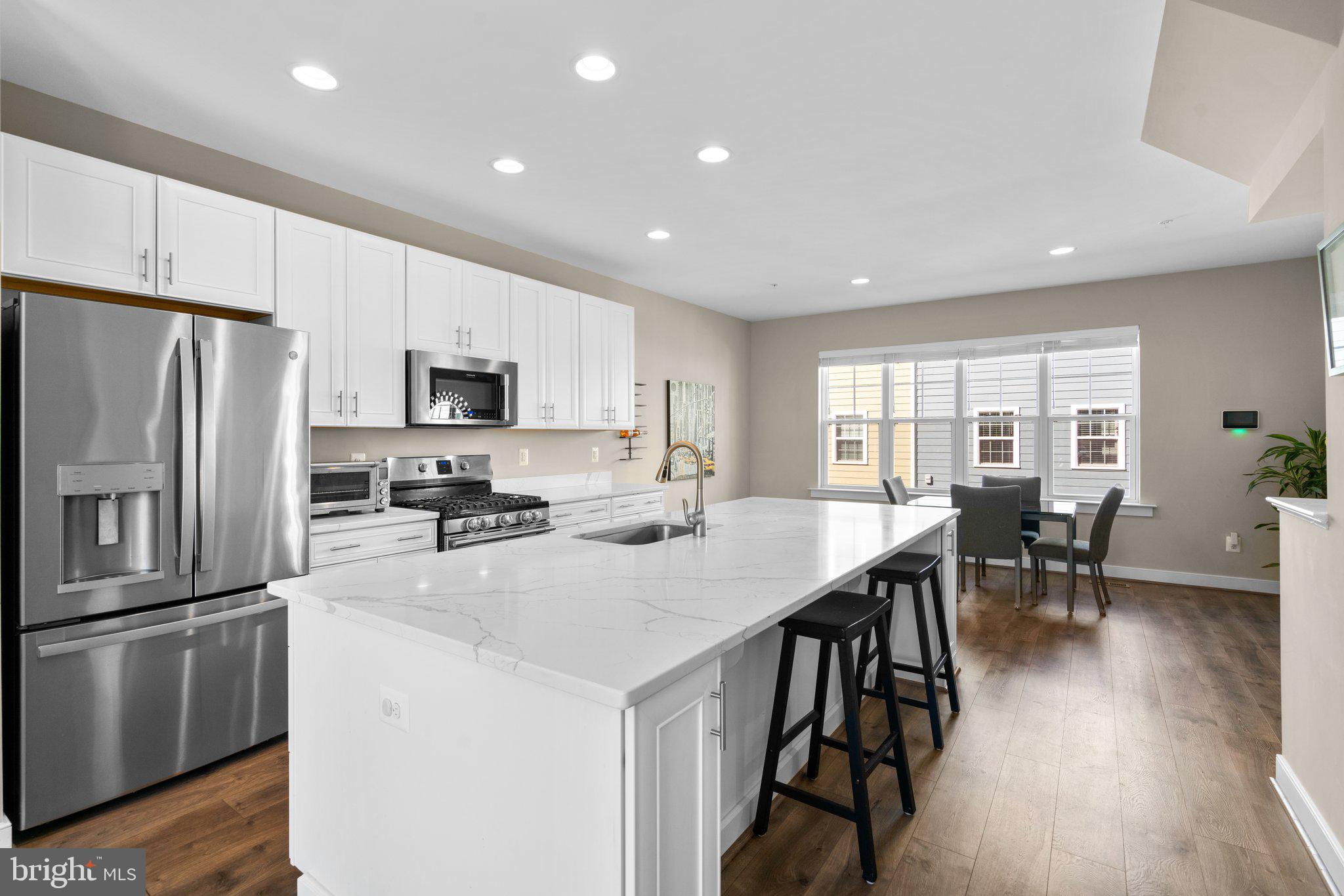 425 E Jefferson AVENUE