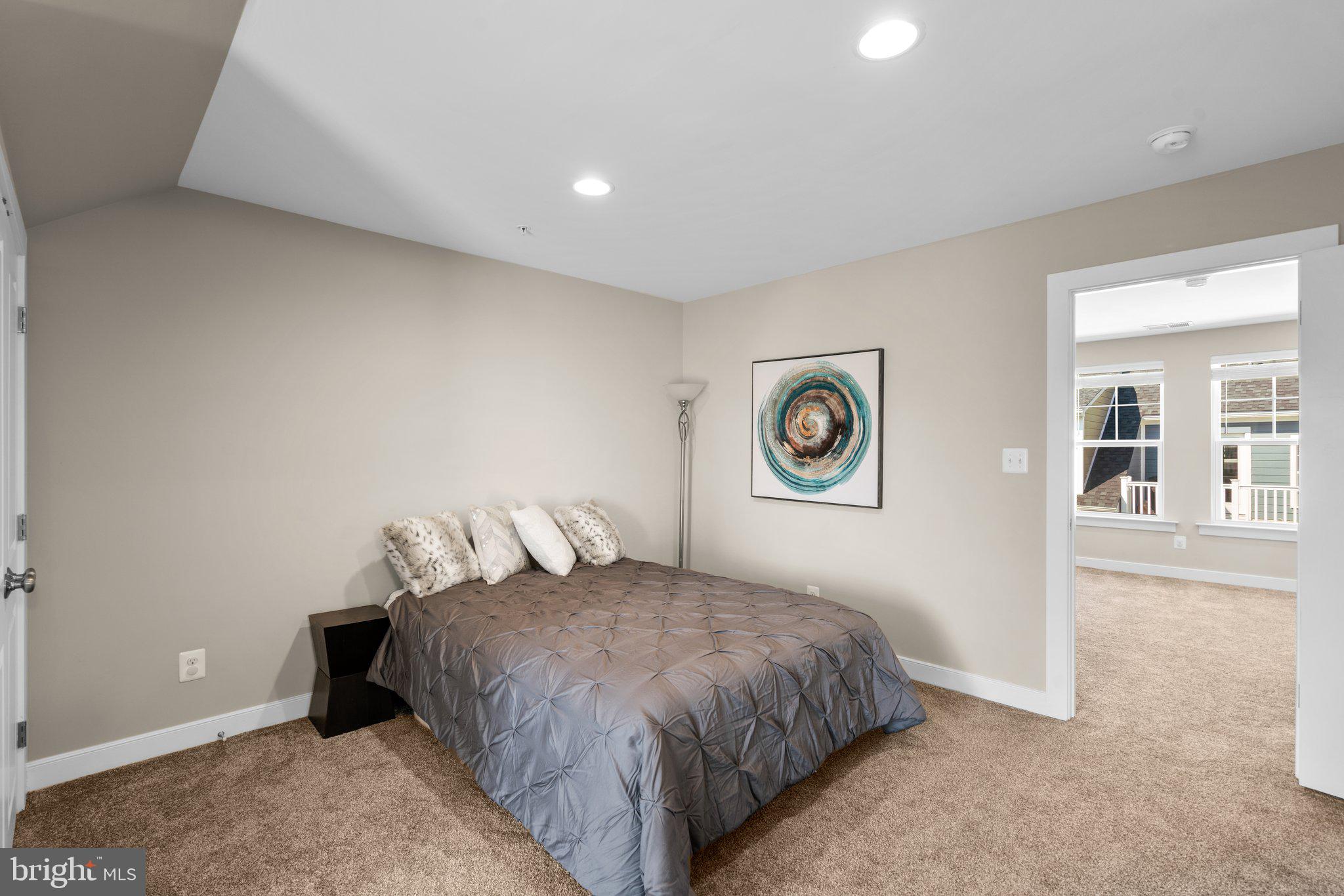 425 E Jefferson AVENUE