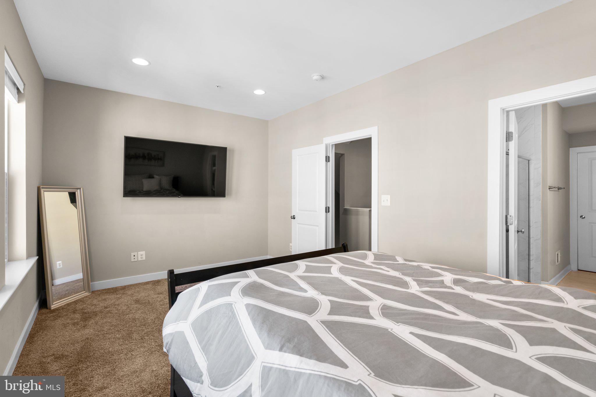 425 E Jefferson AVENUE