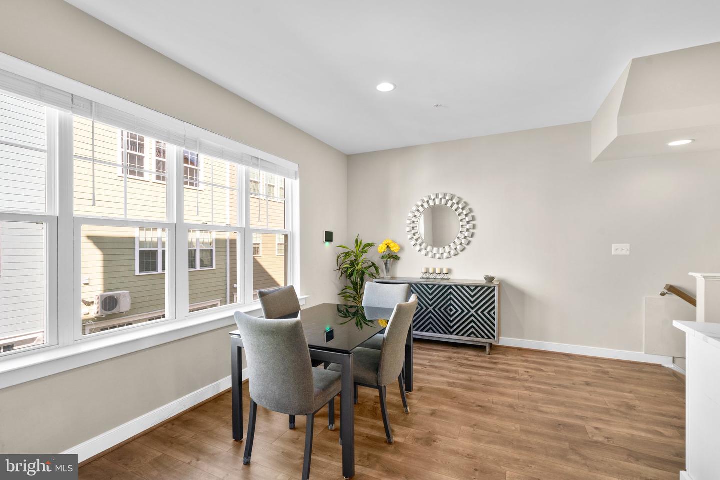 425 E Jefferson AVENUE