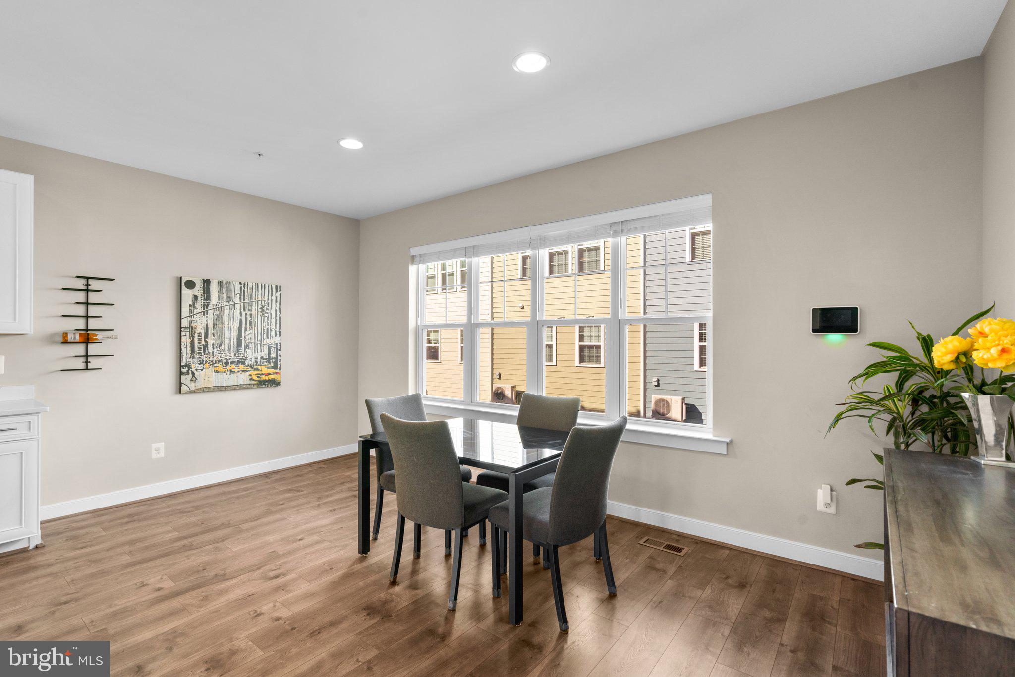 425 E Jefferson AVENUE