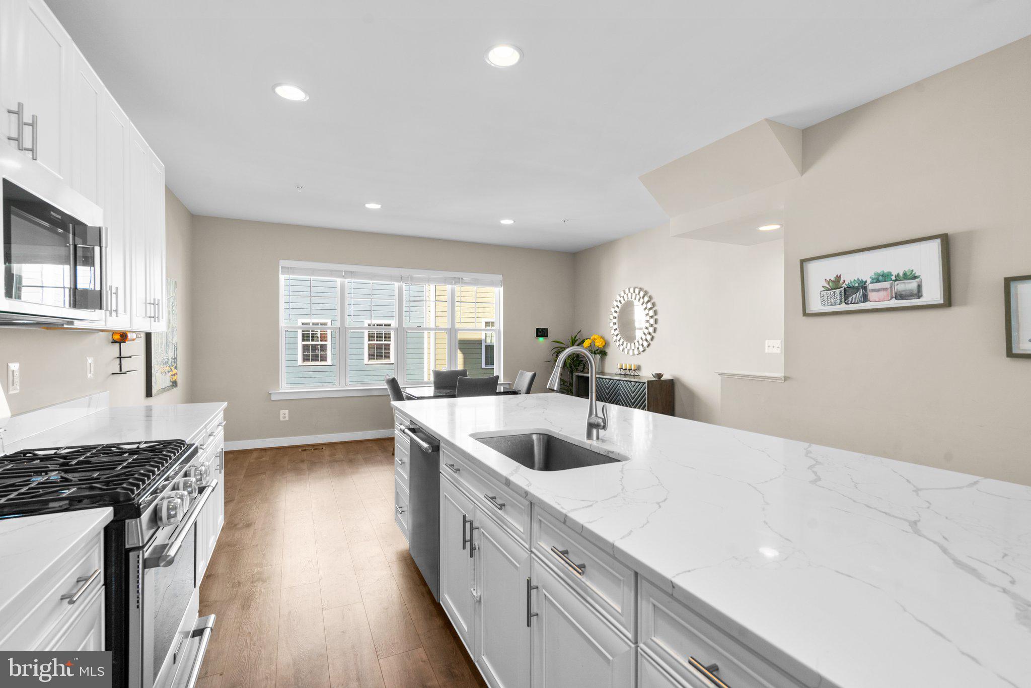 425 E Jefferson AVENUE