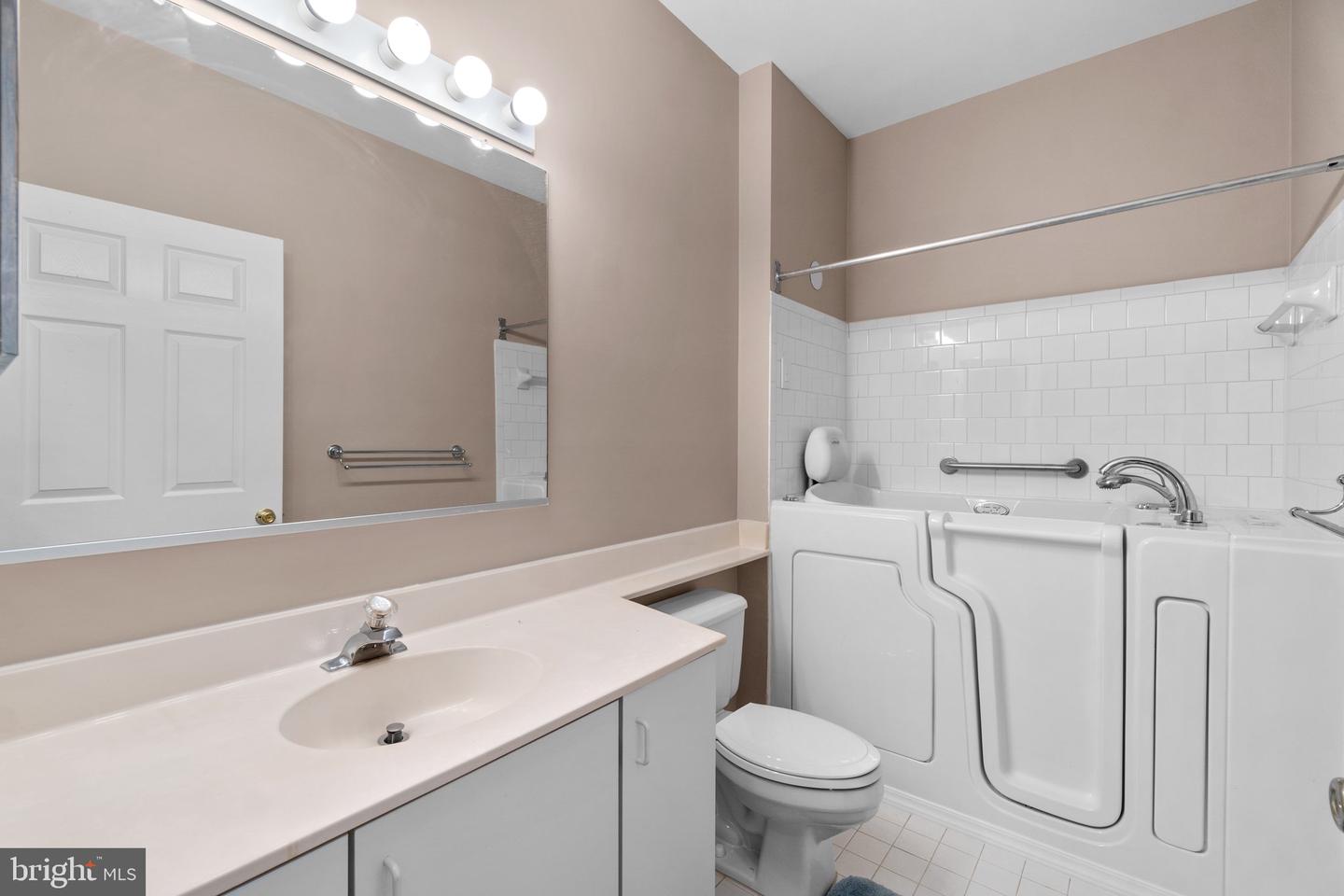 9404 Groffs Mill DRIVE Unit: 9404